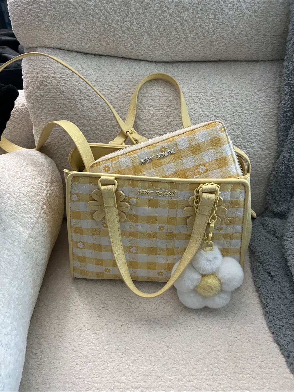 Betsey Johnson Yellow Gingham Daisy Tote and Wallet Set - Picture 10 of 10